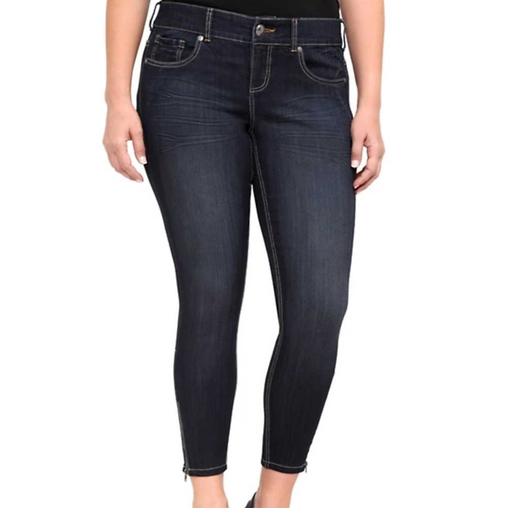 TORRID CROP JEANS ZIPPERED ANKLES SIZE 18